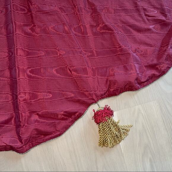 Christmas Tree Skirt - Picture 8 of 10